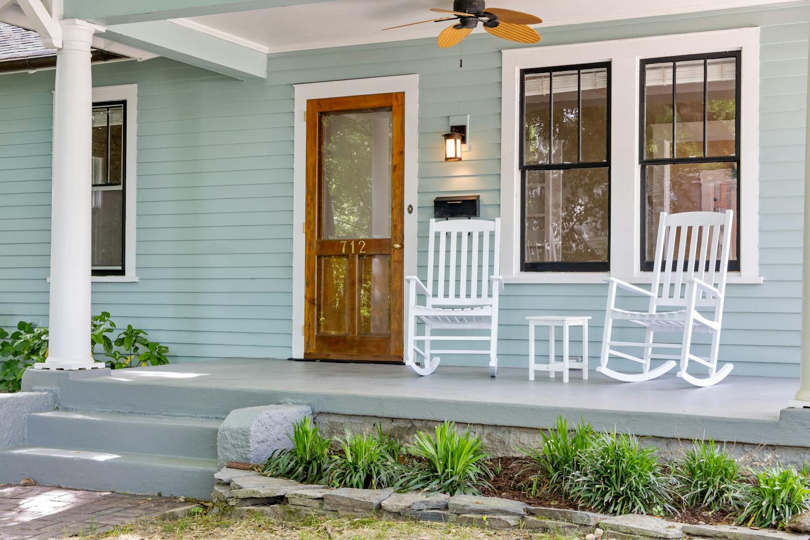 Craftsman porch detail