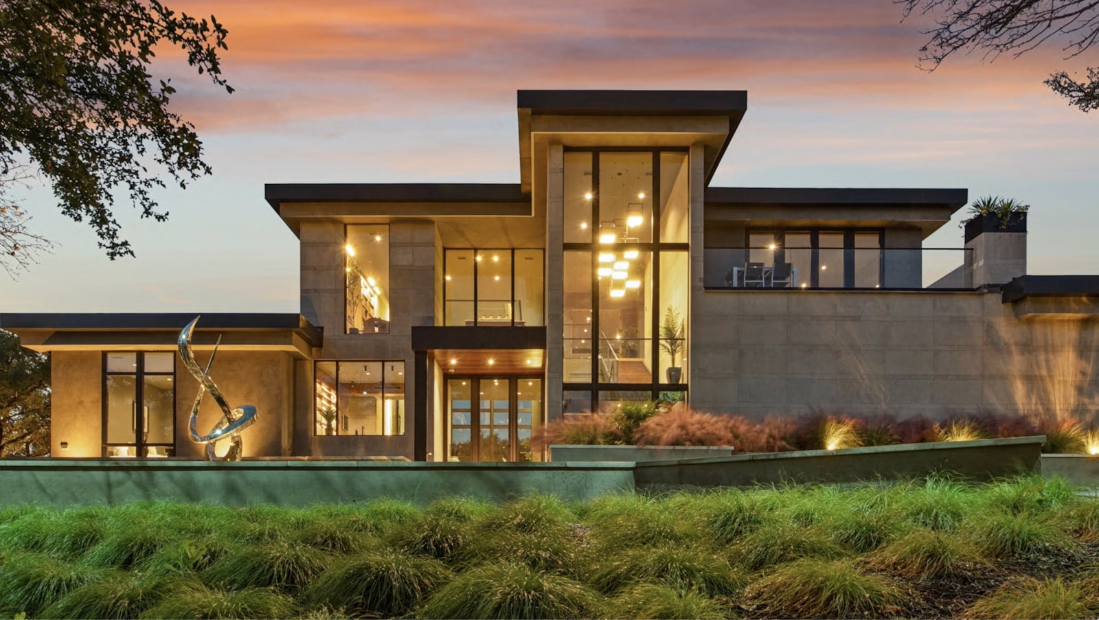 A custom Stillwater home at dusk